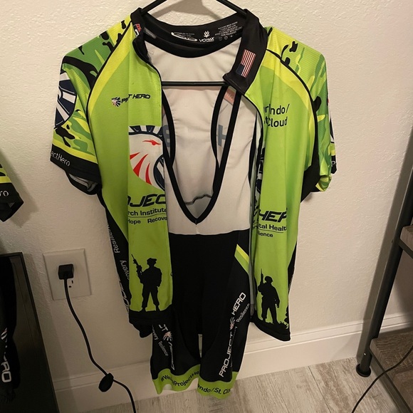 Cycling bib and jersey - Picture 4 of 5